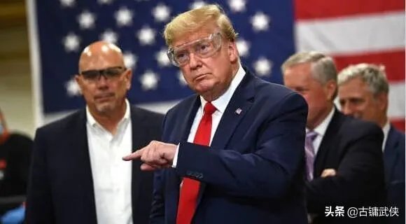 超47亿只口罩从中国运到美国!特朗普参观口罩厂却依旧没带口罩,你怎么看?