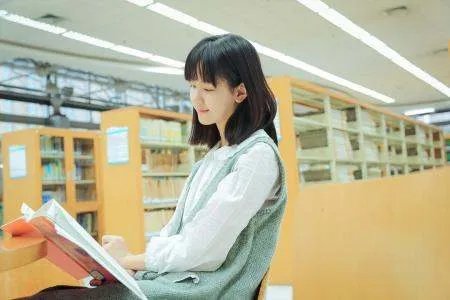 陈都灵是哪一年被评选为校花校草“女神排行榜”冠军?