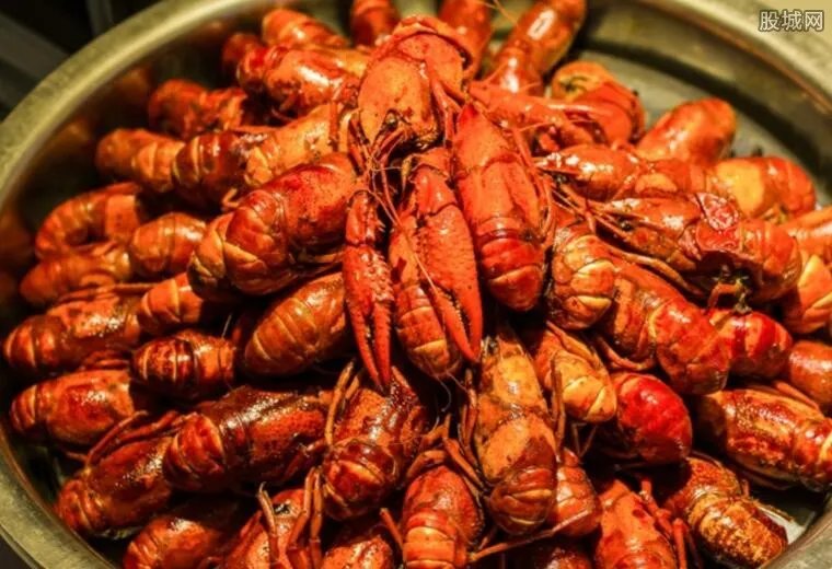 高校2元烤扇贝 晚间宵夜增加12元麻辣小龙虾