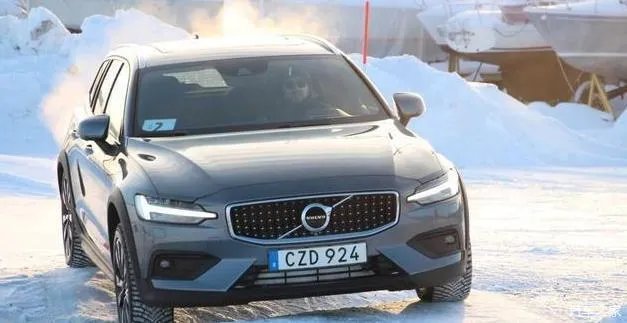 买的就是一个贵字?全新一代沃尔沃V60 CC曝光:确实帅!