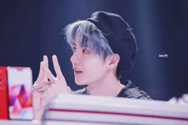 你如何看待王一博为肖战庆生这件事？