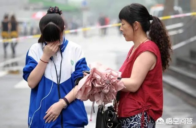 河南一考生看数学卷10分钟后弃考，离场遭拒当场崩溃，对此您怎么看？