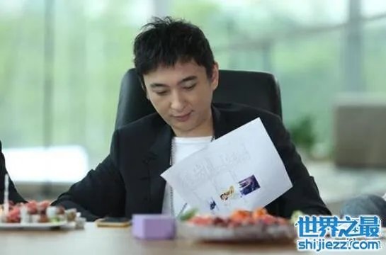 王思聪为啥对赵丽颖好,欲花三千万签下赵丽颖