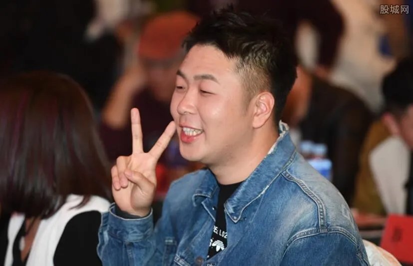 海涛终于向吴昕告白 认识七年终于有结果了