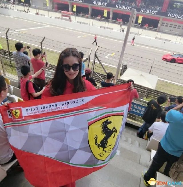 真是艳福不浅！《DOTA2》“Zhou神”女友新私房照