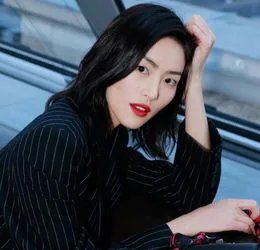 刘雯不顾1.6亿违约金解约辱华品牌遭封杀，为了祖国的利益她失去了什么？