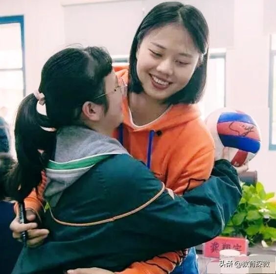 心善人美，中国女排龚翔宇默默资助贫困学生三年，获球迷称赞，如何评价？