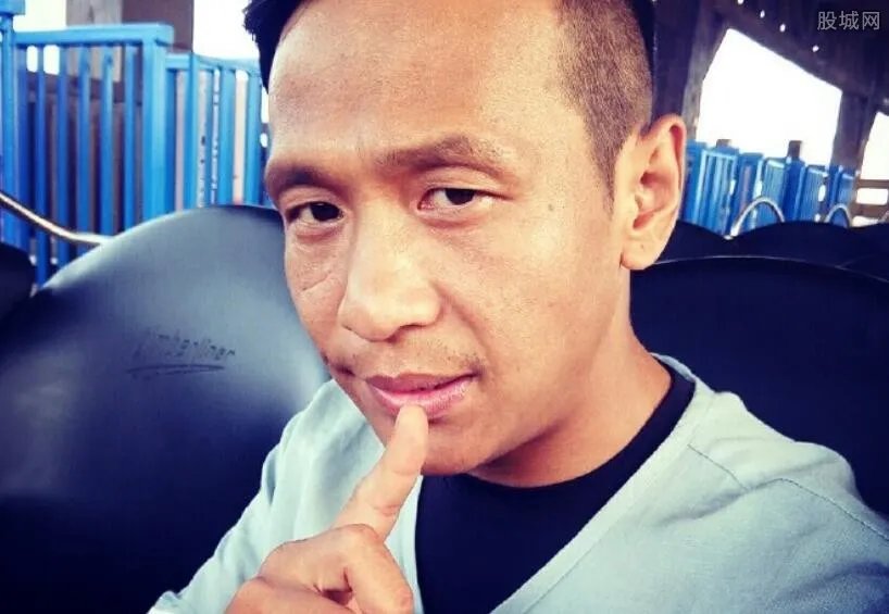 宋小宝书法卖8万 有能力者得天下