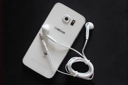 原以为开着语音睡觉很浪漫,竟错过闹钟上班迟到?