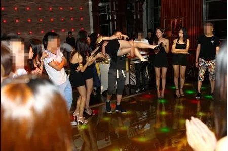 showgirl游艇门过程及内部照片:不堪入目的互动场面