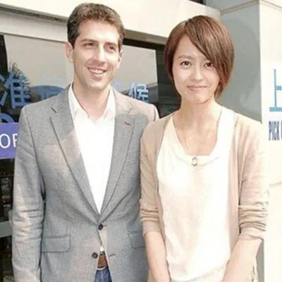 梁咏琪老公生活照及身份背景引关注 梁咏琪怀孕8个月