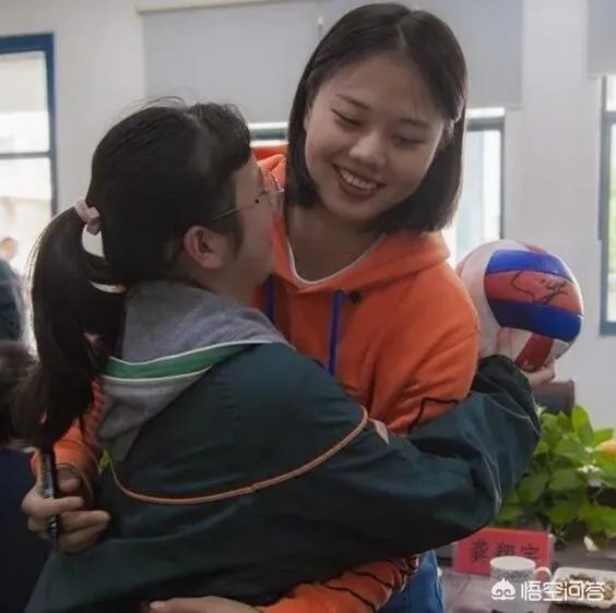 心善人美，中国女排龚翔宇默默资助贫困学生三年，获球迷称赞，如何评价？