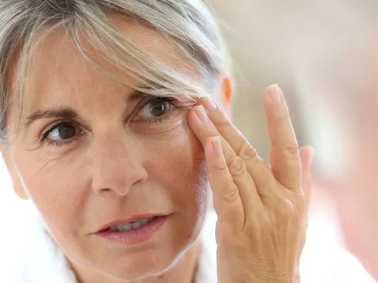 如何去眼下细纹