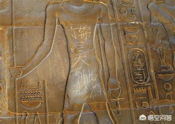 男子躺在三星堆博物馆展品上被曝光，你见过哪些在博物馆里的不文明行为？如何遏制这种现象？