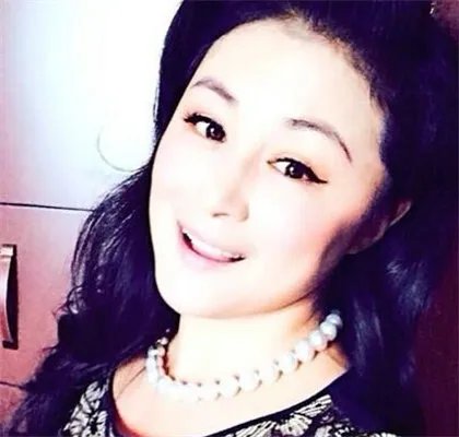 于月仙微博晒与老公亲密照 搞怪合影网友赞好漂亮