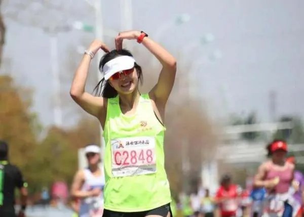新华社揭批马拉松赛乱象，你觉得这些一切是何缘故导致的呢？