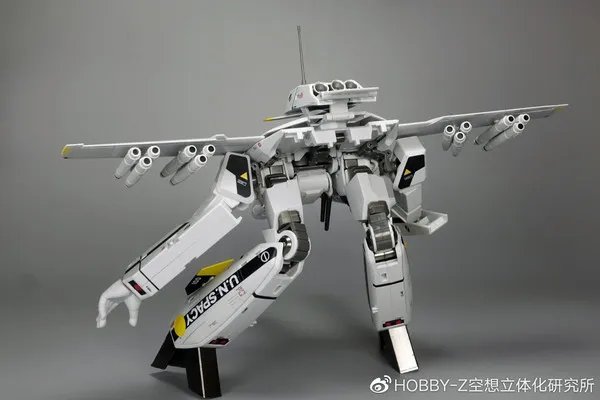 万代 DX超合金TV版VF-1S罗伊·福卡特别型