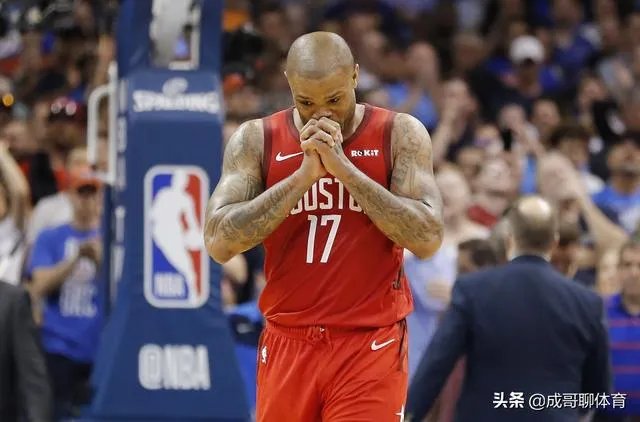 火箭在下一盘大棋，塔克因脚踝伤病退出美国男篮训练营，对此你怎么看？