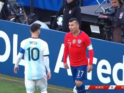梅西的犯规真的到了被红牌罚下的程度吗？