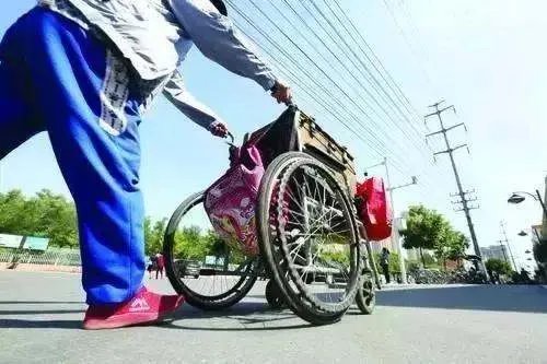 为什么沈阳八一公园里有很多飞机大炮?