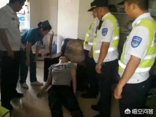 河南一考生看数学卷10分钟后弃考，离场遭拒当场崩溃，对此您怎么看？