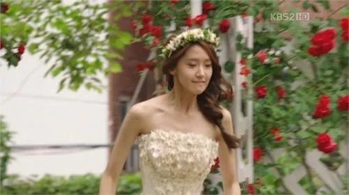 王梦秋给鹿晗提裤子图片是真的吗 鹿晗与王梦秋的二三事揭秘