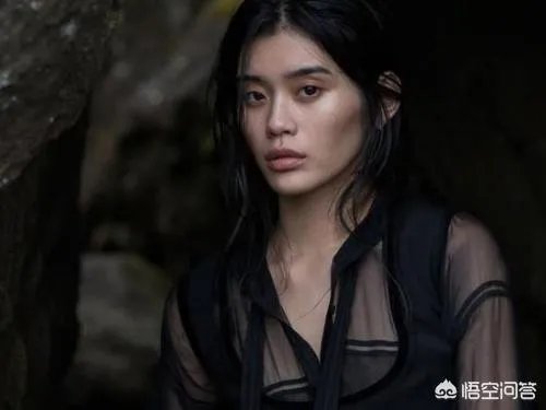 奚梦瑶维密跌倒再登台走秀,第二件裙子是杨幂同款吗?