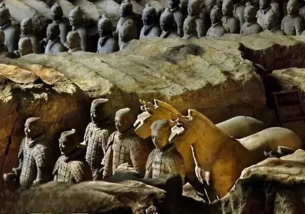 一种新兵马俑被发现 下下级军吏俑出土引关注