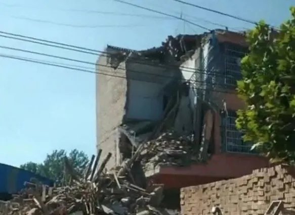 河南周口四层楼房坍塌原因是什么？