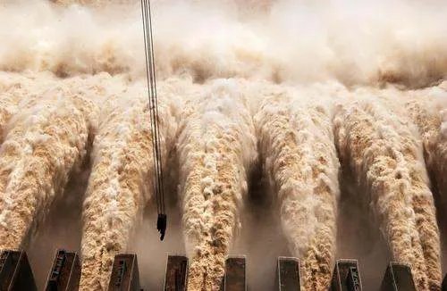 重庆轨道2号线变水上列车，重庆轨道还在正常运行吗？