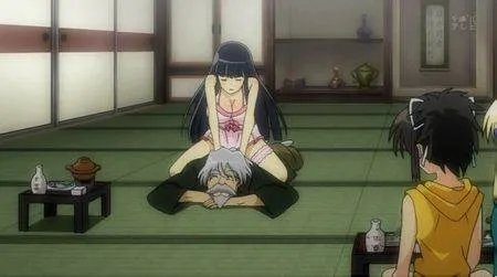 闪乱神乐 有一集斑鸠是不是。。。H了