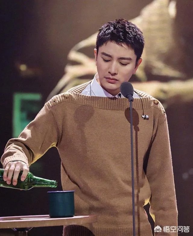 贾乃亮被拍到频繁出现在李小璐住所，还穿同款拍视频，你觉得有望复合吗？