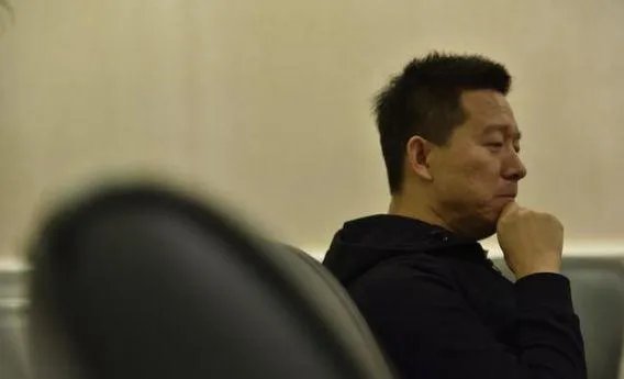 贾跃亭说自己暂时不会回国，并且否认购买巨额信托，巨额信托到底是真是假？