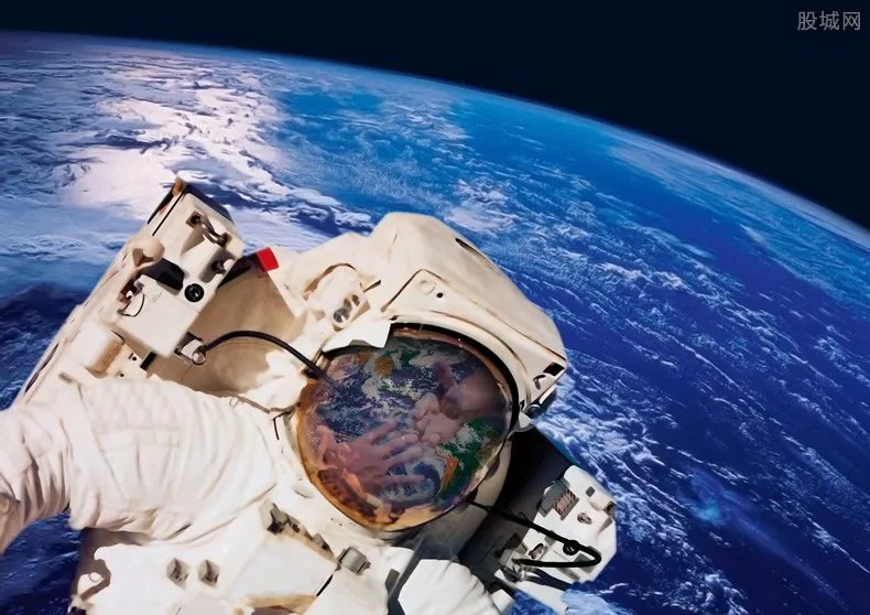 NASA公开新登月宇航服 宇航服一套大概值多少钱