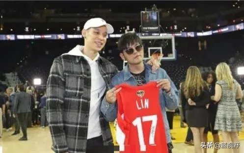 林书豪社媒晒总冠军戒指，周杰伦留言引网友捧腹，他都说了什么？