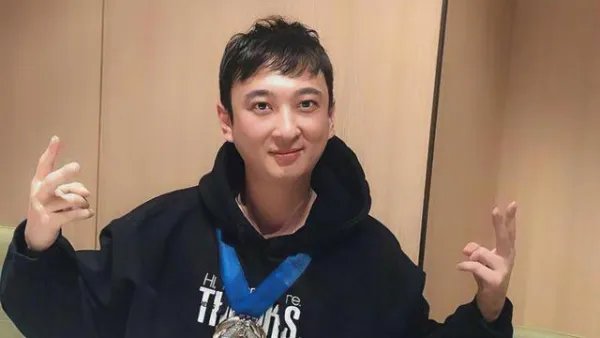 王思聪张艺兴一起打台球，二人如何成为朋友的？