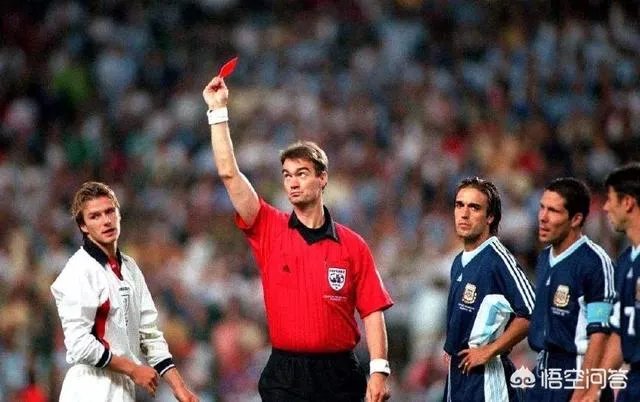 足球红牌罚下可以上替补么