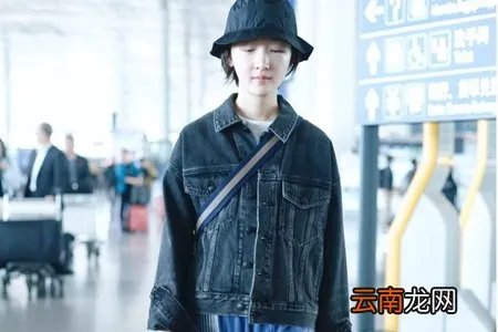 周冬雨时尚街拍穿搭，娇小身材穿出减龄活力