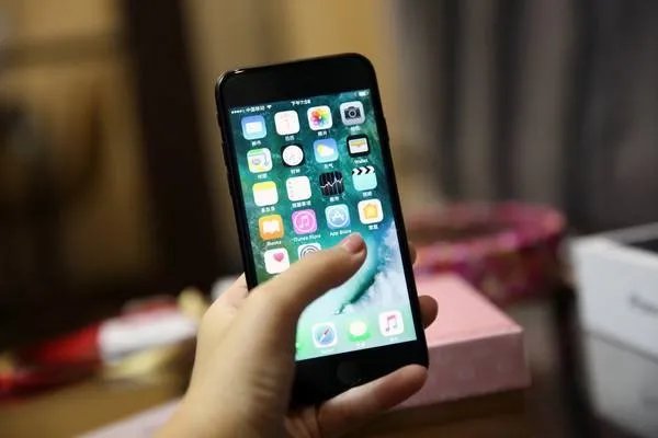 iPhone 11系列今日开卖果粉早上七点开始排队,真有那么“供不应求”吗?