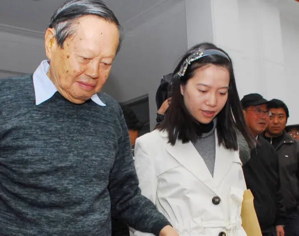 翁帆和杨振宁为什么不要孩子？