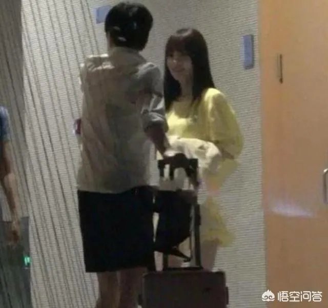 贾乃亮被拍到频繁出现在李小璐住所，还穿同款拍视频，你觉得有望复合吗？