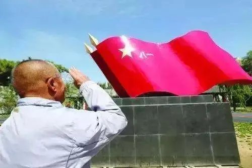 为什么沈阳八一公园里有很多飞机大炮?