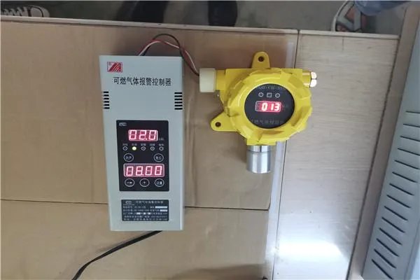 家里的燃气报警器总是会响个不停，这是为什么？