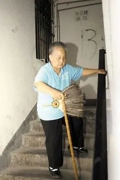 有关部门是如何回应高龄老人楼因1户反对不能加装电梯的？