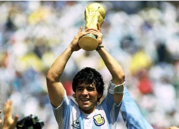 马拉多纳去世阿根廷全国哀悼三天，为何他有如此大的影响力？