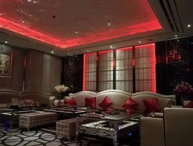 郑州一醉酒男子走错KTV包房成气氛组，这名男子事后有何回应？