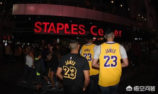 抗议!湖人球迷将到主场表达对管理层的不满!这是怎么回事?