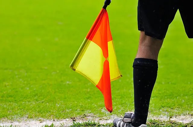 足球越位是什么意思 足球越位规则详解