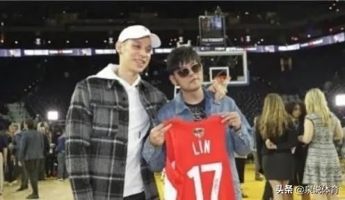 林书豪社媒晒总冠军戒指，周杰伦留言引网友捧腹，他都说了什么？