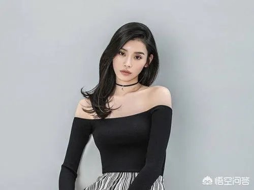 奚梦瑶维密跌倒再登台走秀,第二件裙子是杨幂同款吗?